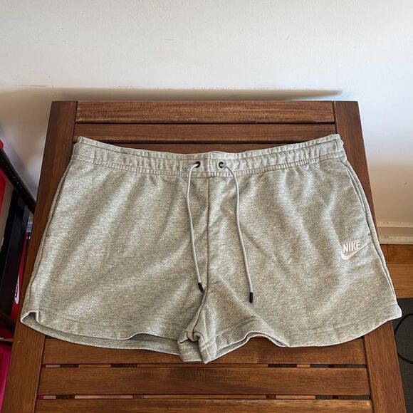 NWT Nike Essential Fleece High Rise Short Grey Women Size XL - Picture 1 of 9